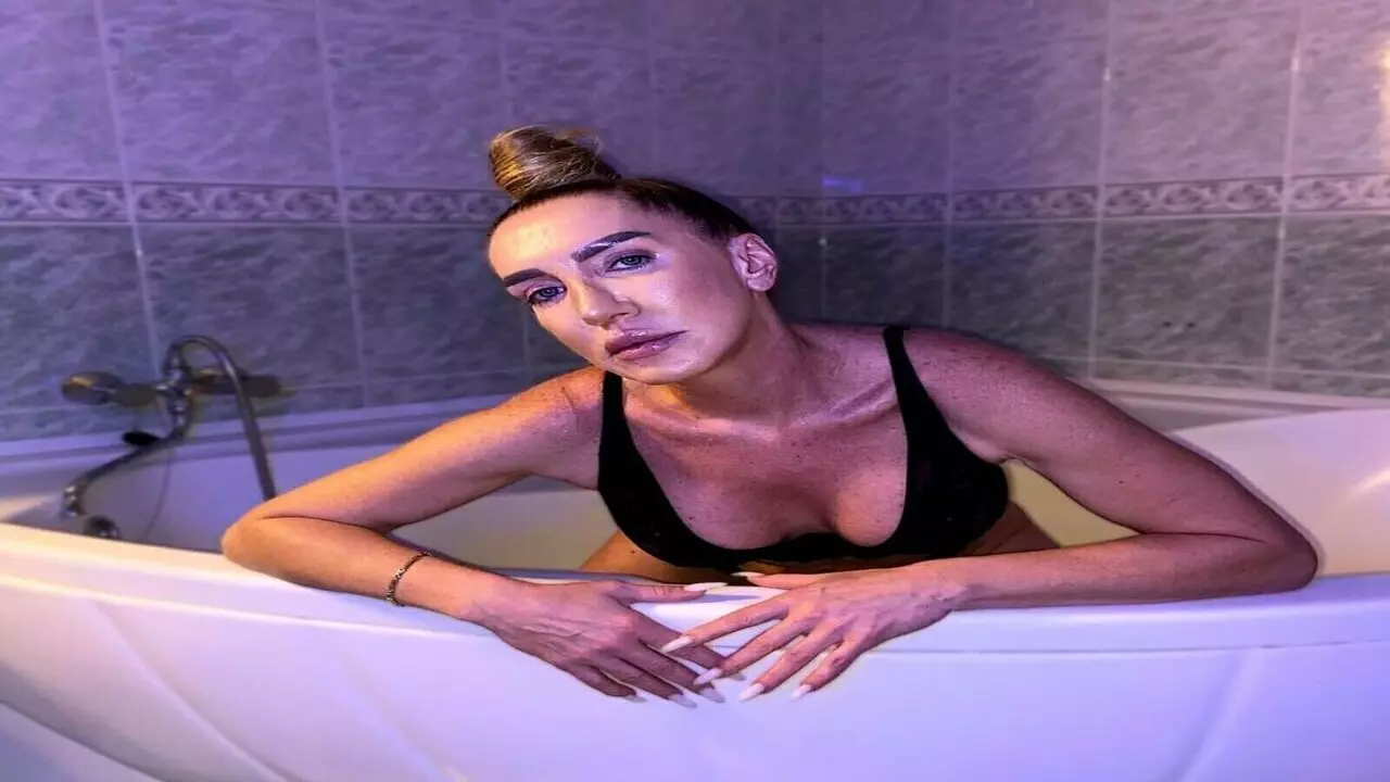 View PhoebeHolywell Fuck Vids and Pics